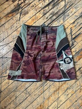 O'Neill Men's Red & Green Camo Board Shorts